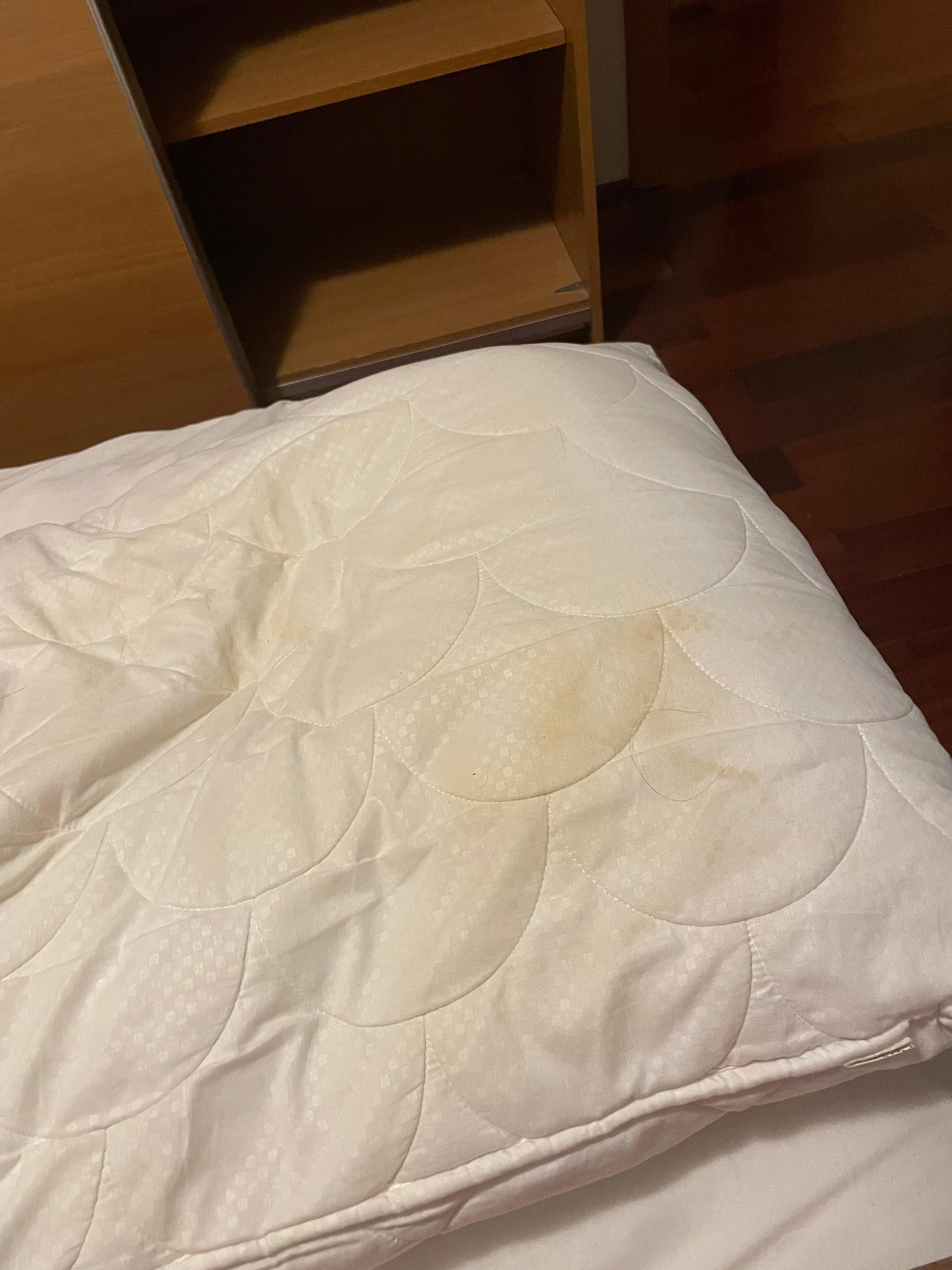 Dirty bedding 