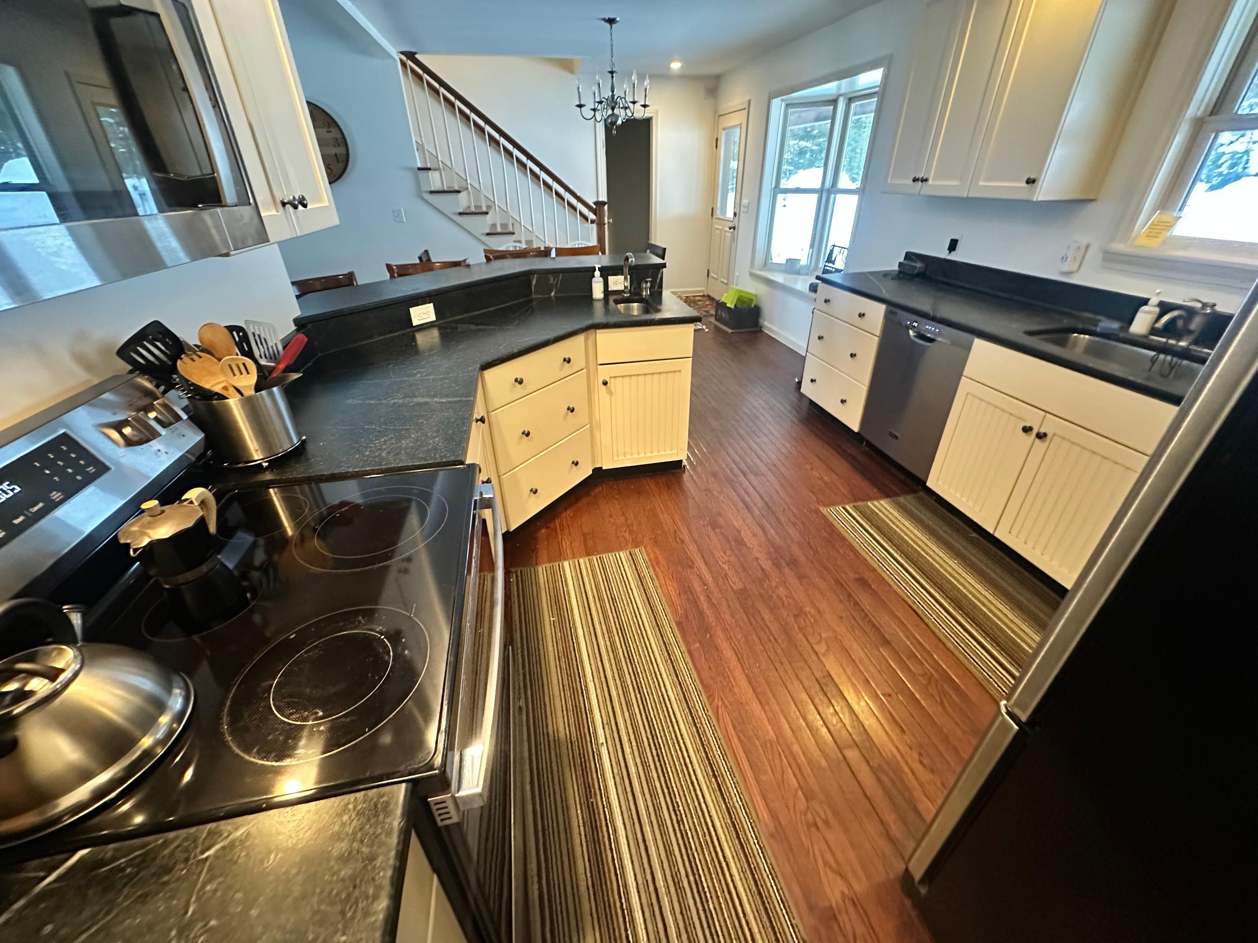 Kitchen exactly as in listing. 