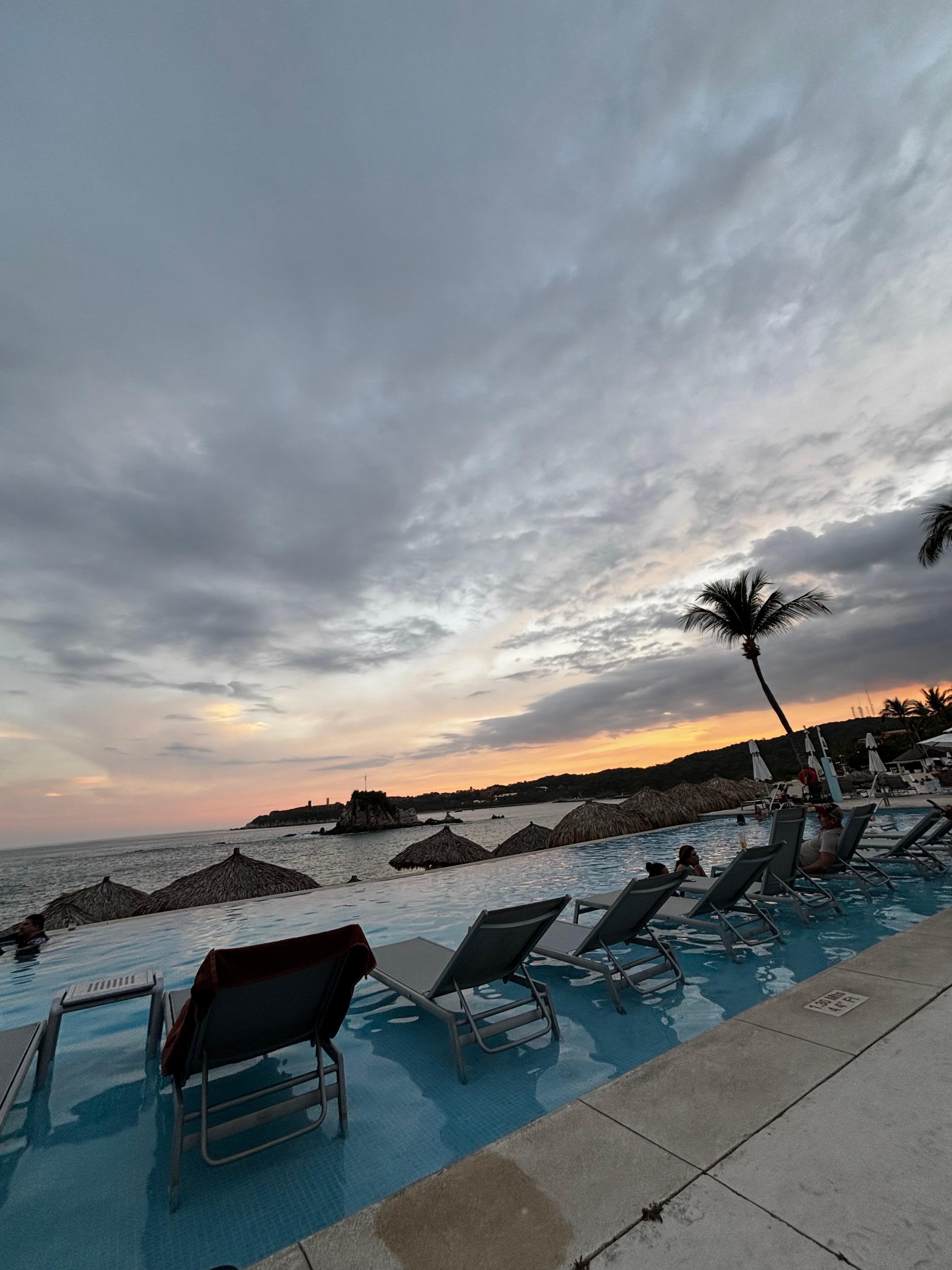 Increíble Alberca solo para adultos donde los atardeceres son para recordar. 