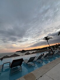 Increíble Alberca solo para adultos donde los atardeceres son para recordar.