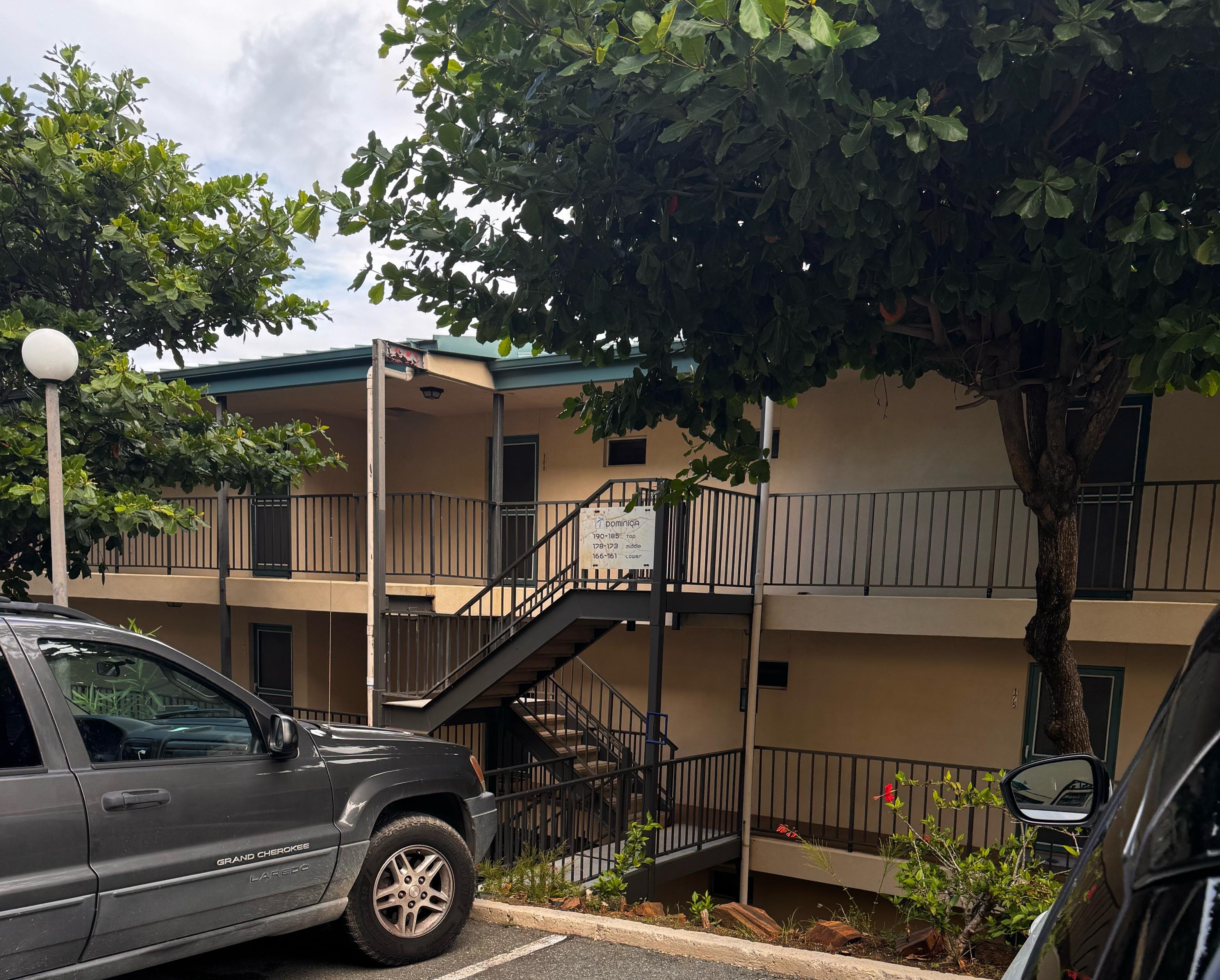 Side view of short steps down. Unit on center landing (least stairs). 