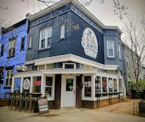 Great cafe just 4 blocks away.