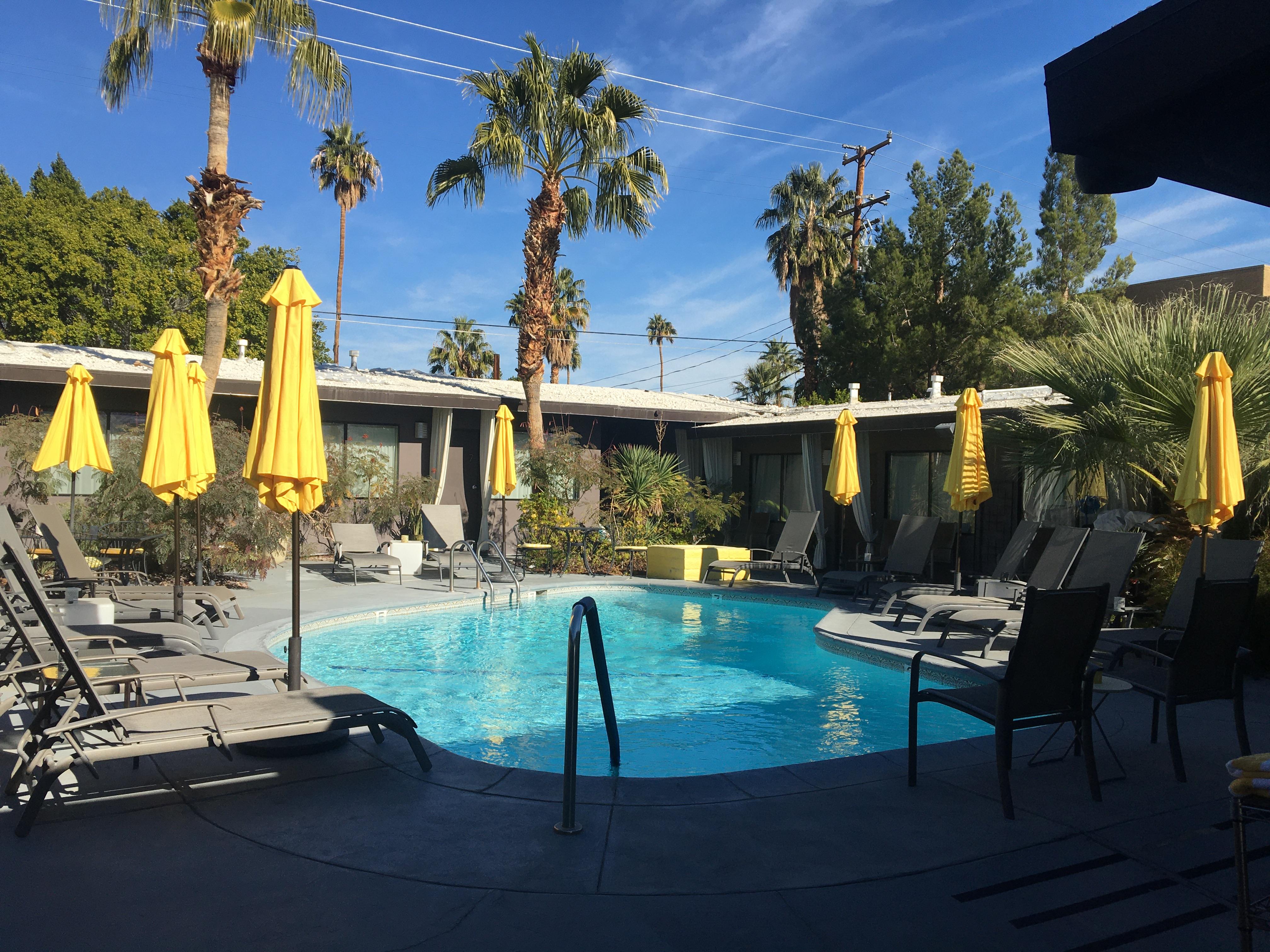 Ice cold water in pool - not heated - disappointing 