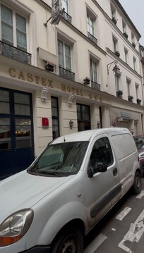 Fachada, vista da rua.