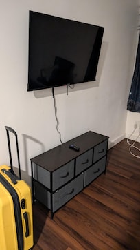 TV hooked up to the WIFI  -- some other lady had already logged onto netflix so that saved time.