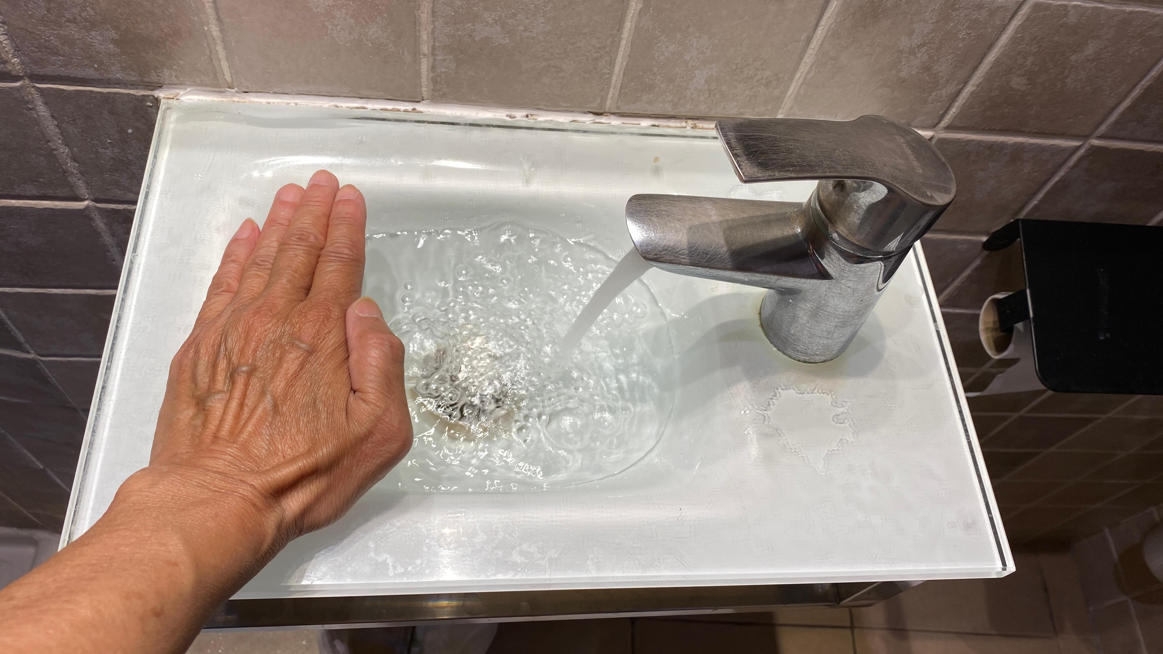 Cannot do anything with this tiny sink. 