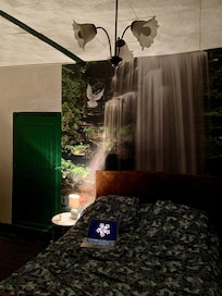 "waterfall" room