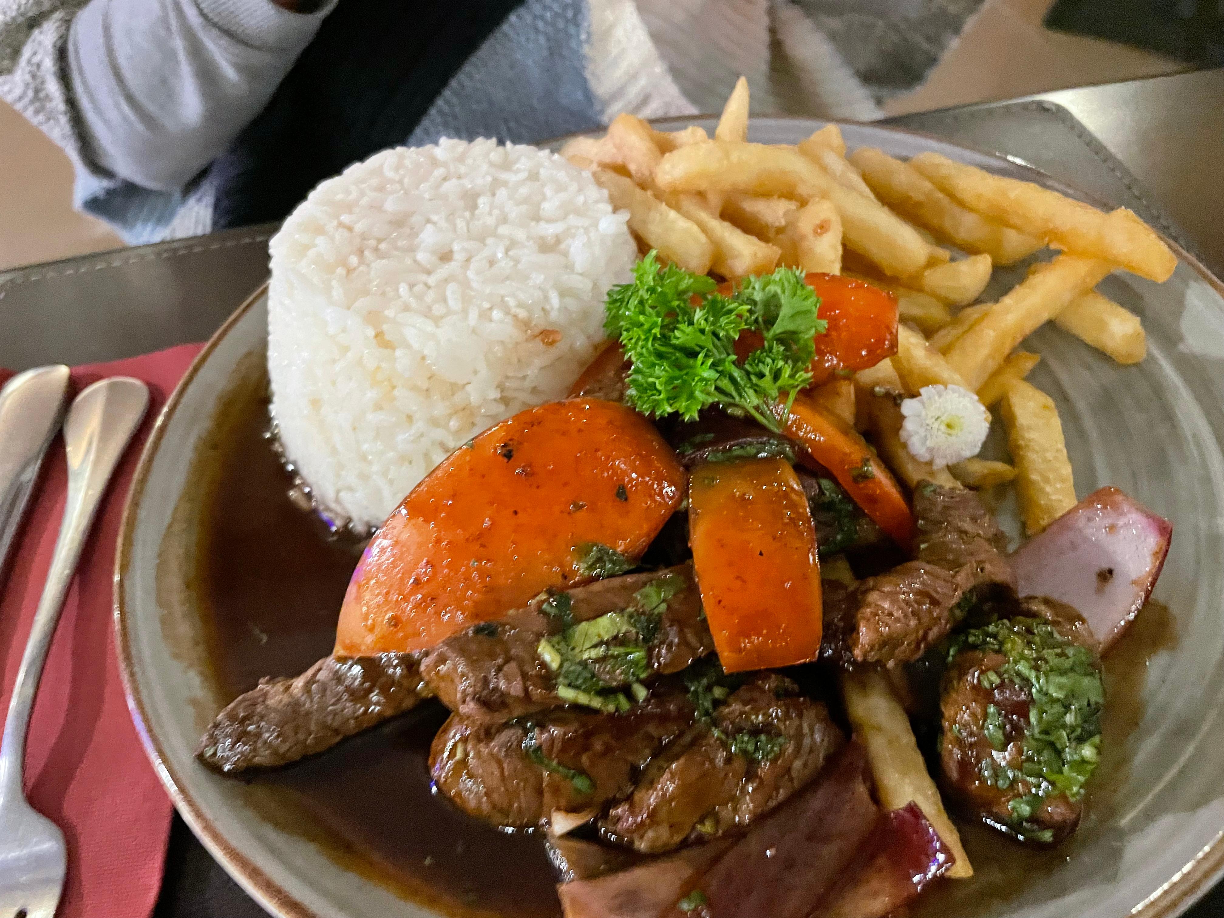 Lomo Saltado 