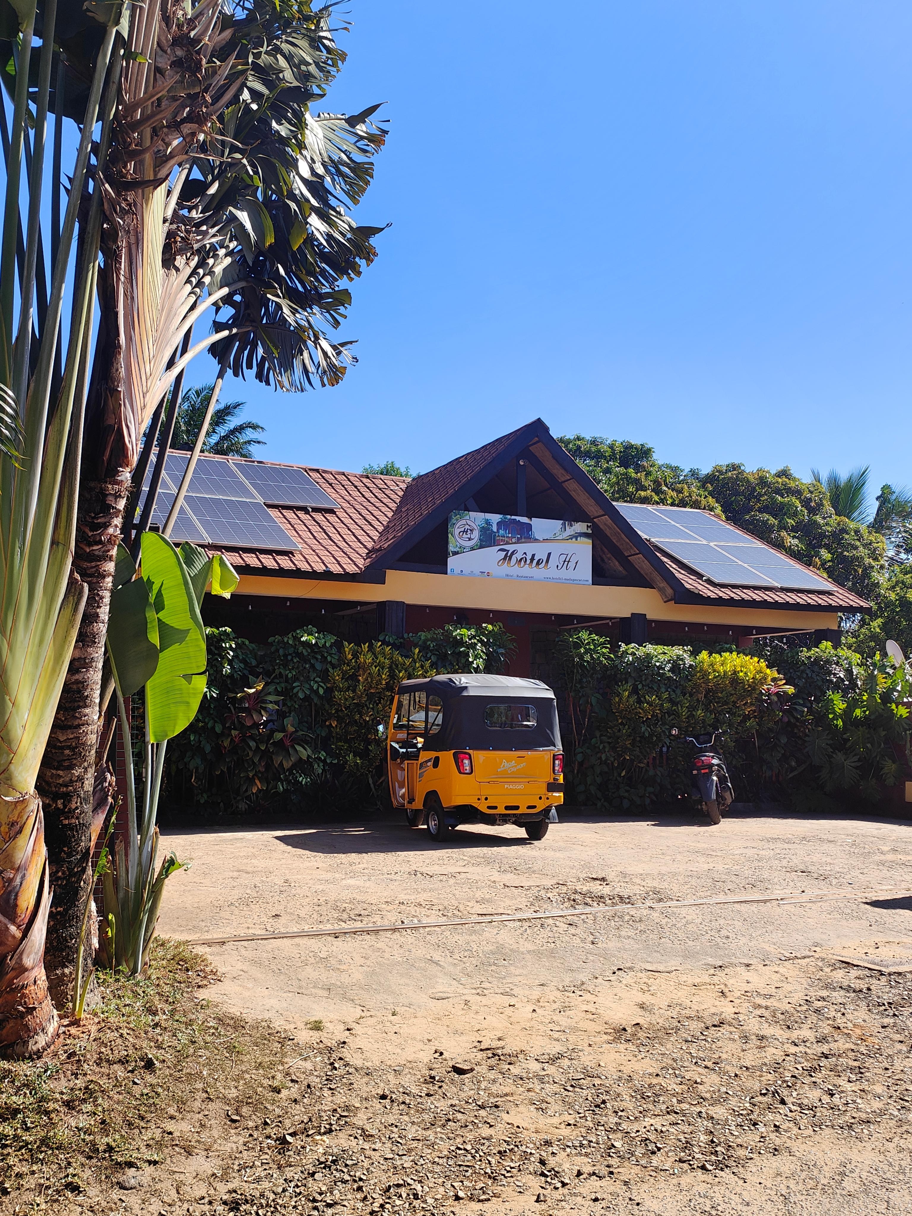 Façade de l'entrée de l'hôtel 