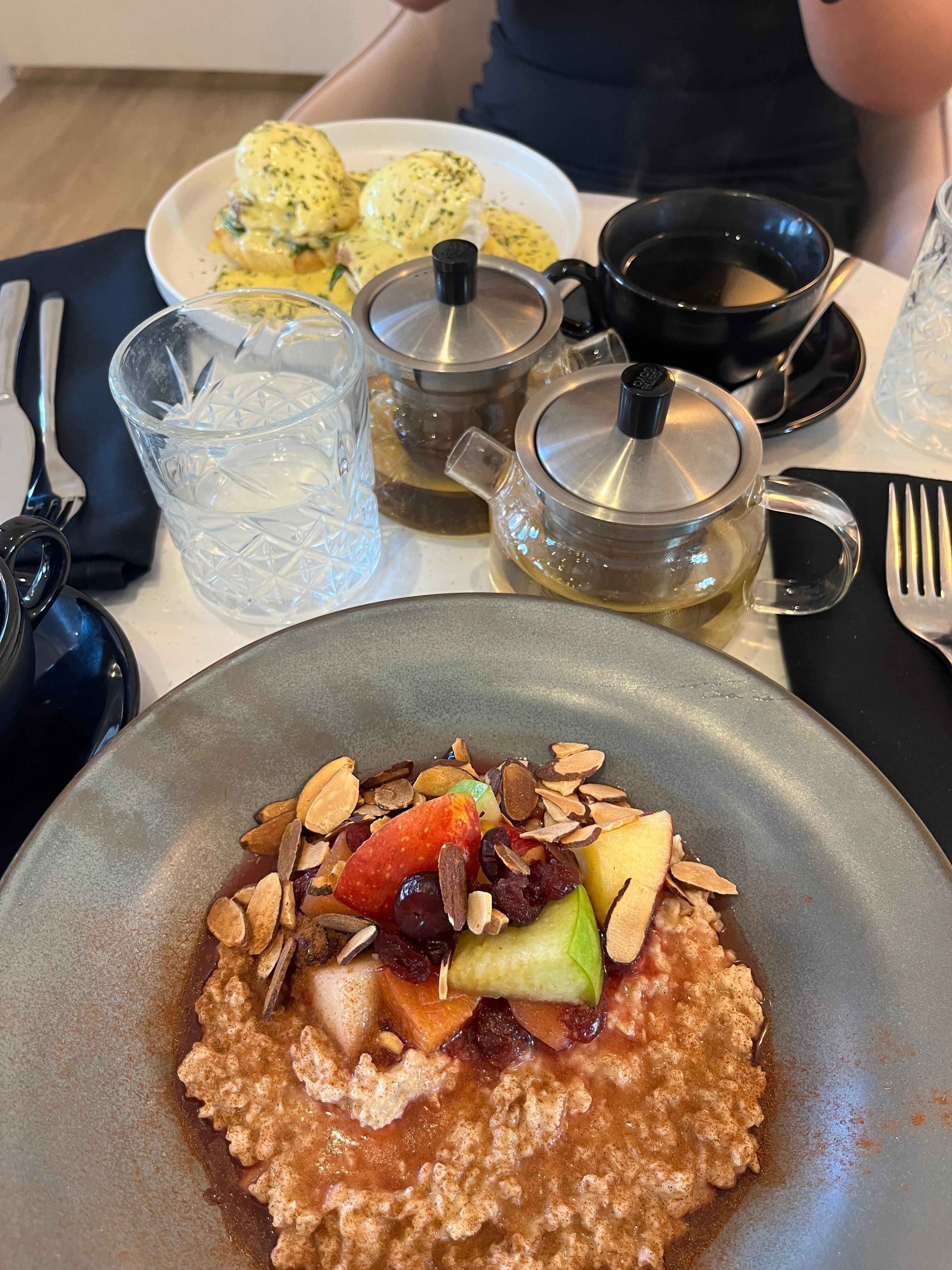 Porridge with fresh fruit, Eggs Benedict