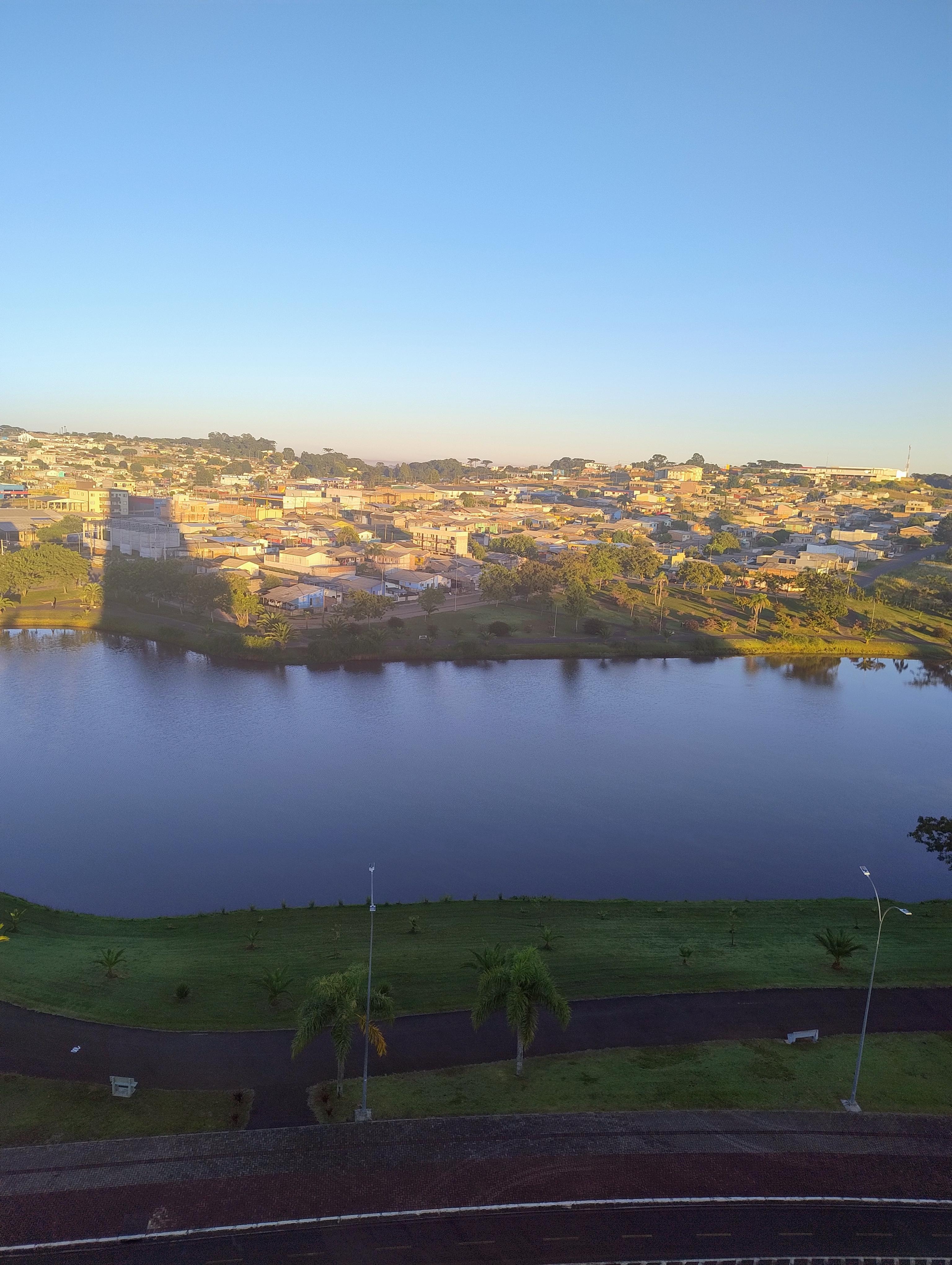 Vista da frente do hotel 