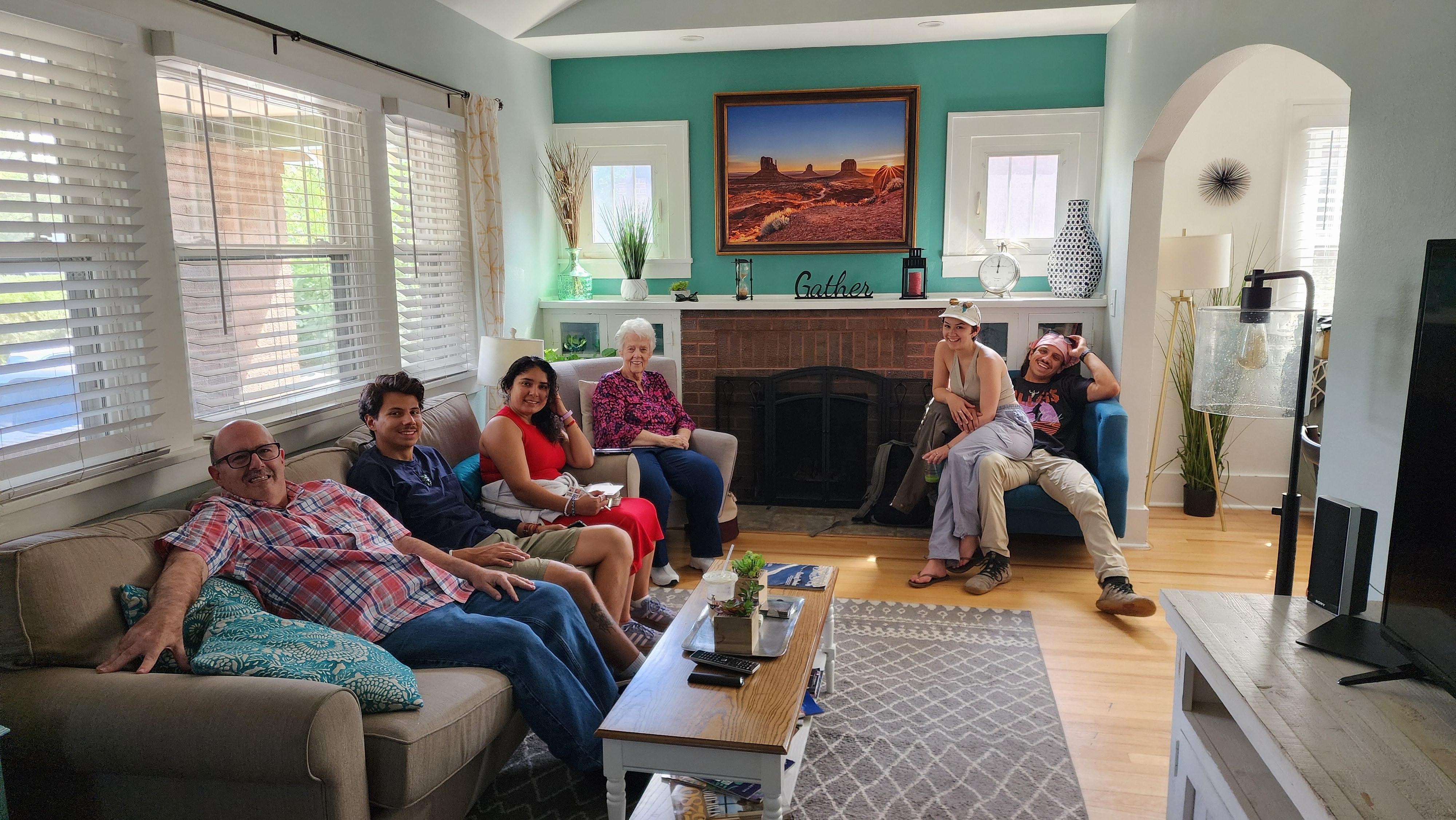 Thank you Dan & Mia for being reliable hosts. Your communication and quick responses were very much appreciated :) 