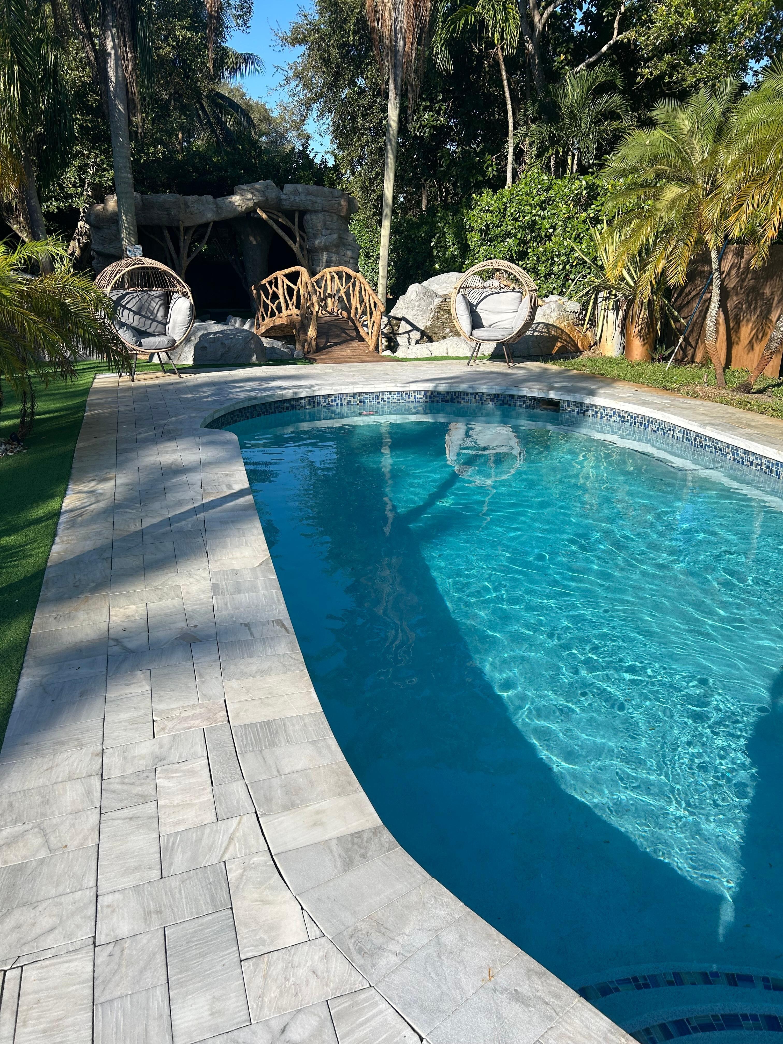 Pool- suggest you ask it to be heated. It was warm and wonderful 