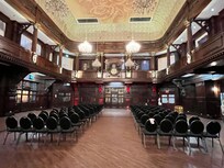 落ち着いた雰囲気の館内