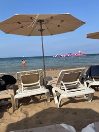 Sandstrand in der NĂ€he vom Hafen