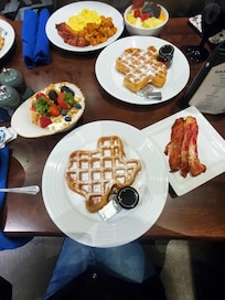 The Breakfast was so absolutely delicious Thank you ! We enjoyed so much!!