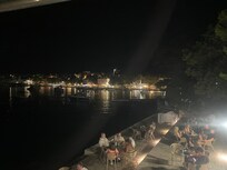 Vy från hotellet med mot byn