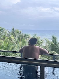 Swim up balcony, 3rd floor