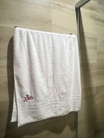 Não há toalha de rosto.