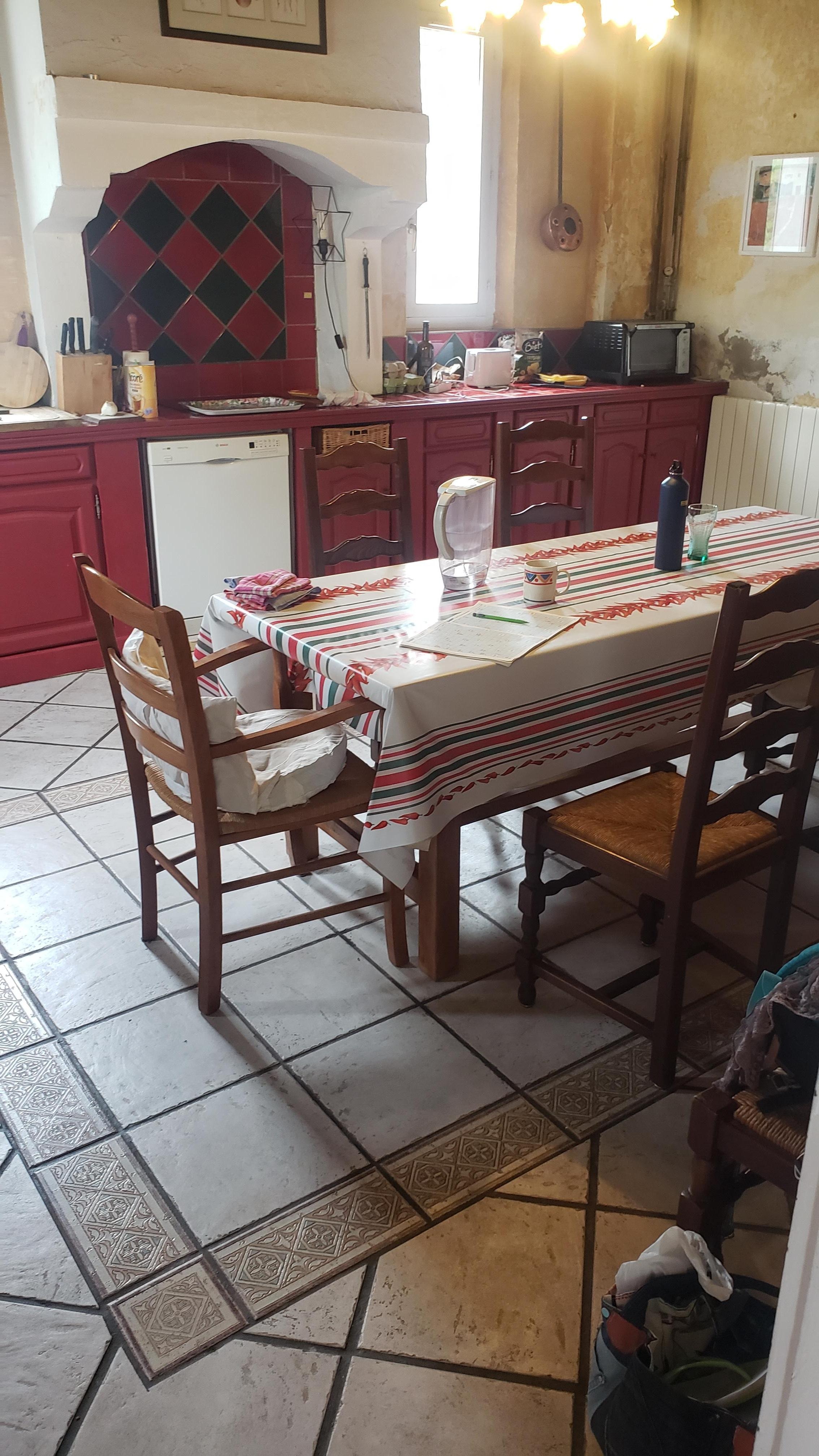 Vaste cuisine bien équipée