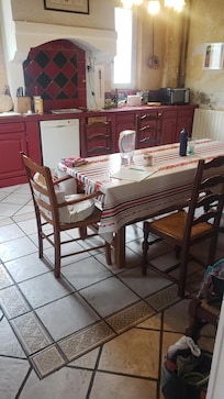 Vaste cuisine bien équipée