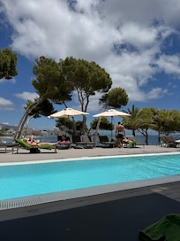 The Level pool area