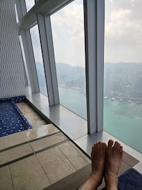 泳池在頂層,望正維港及西九龍十分正呀!👍