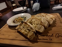 Garlic and oil bread, the bread wasn’t heavy on the stomach