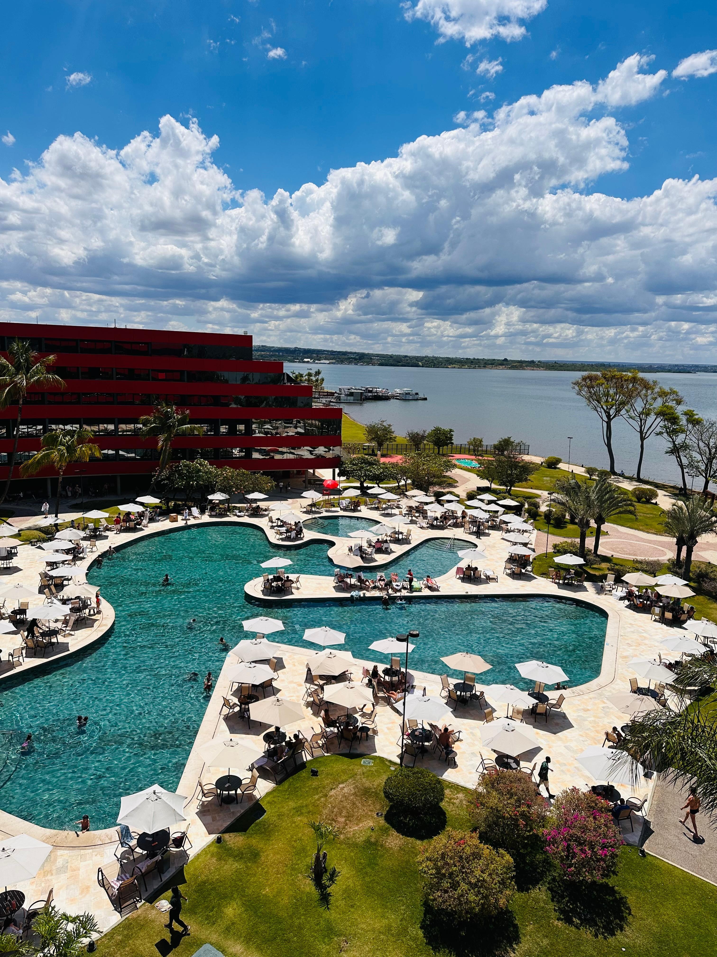 Essa é a visão dos quartos para o lago um conselho que eu te dou não pegue visão para o jardim a visão espetacular é para o lago