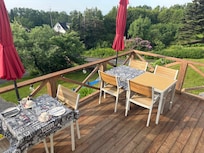 Terrasse pour le déjeuner.