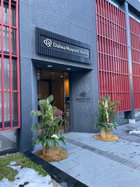 宿泊はダイワロイネットホテル。チェックイン前後で荷物を預かって貰えるので助かりました。