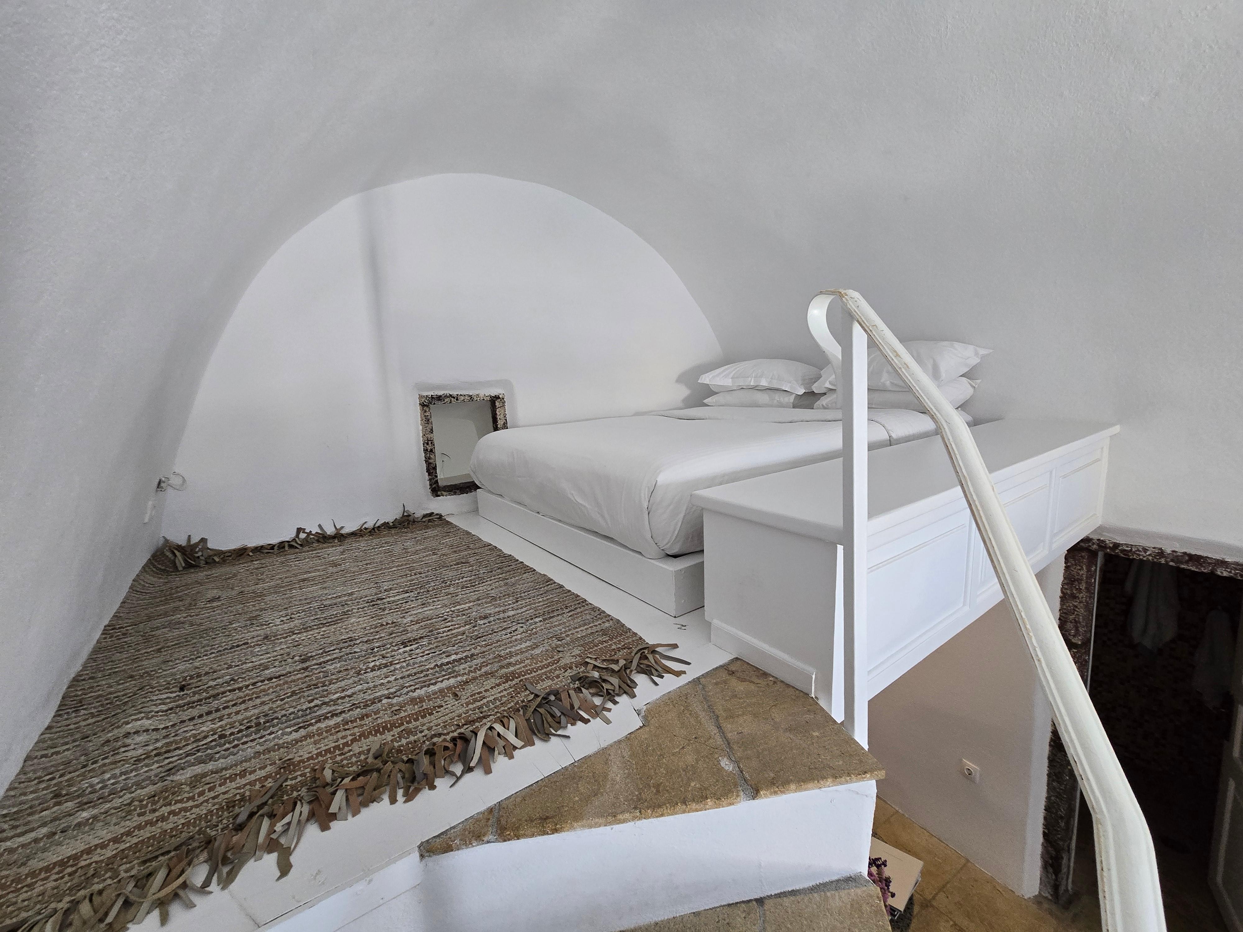 Odysseus villa loft bed