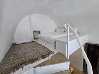 Odysseus villa loft bed