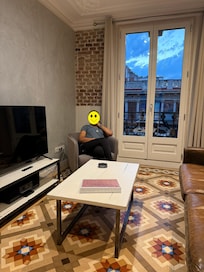 Felt right at home with cold a/c, TV & streaming options