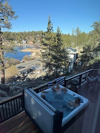 Wonderful jacuzzi Hot Tub with lake view