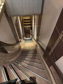 Great place if you ljke the boutique/ antique ambiance but it has very steep stairs.