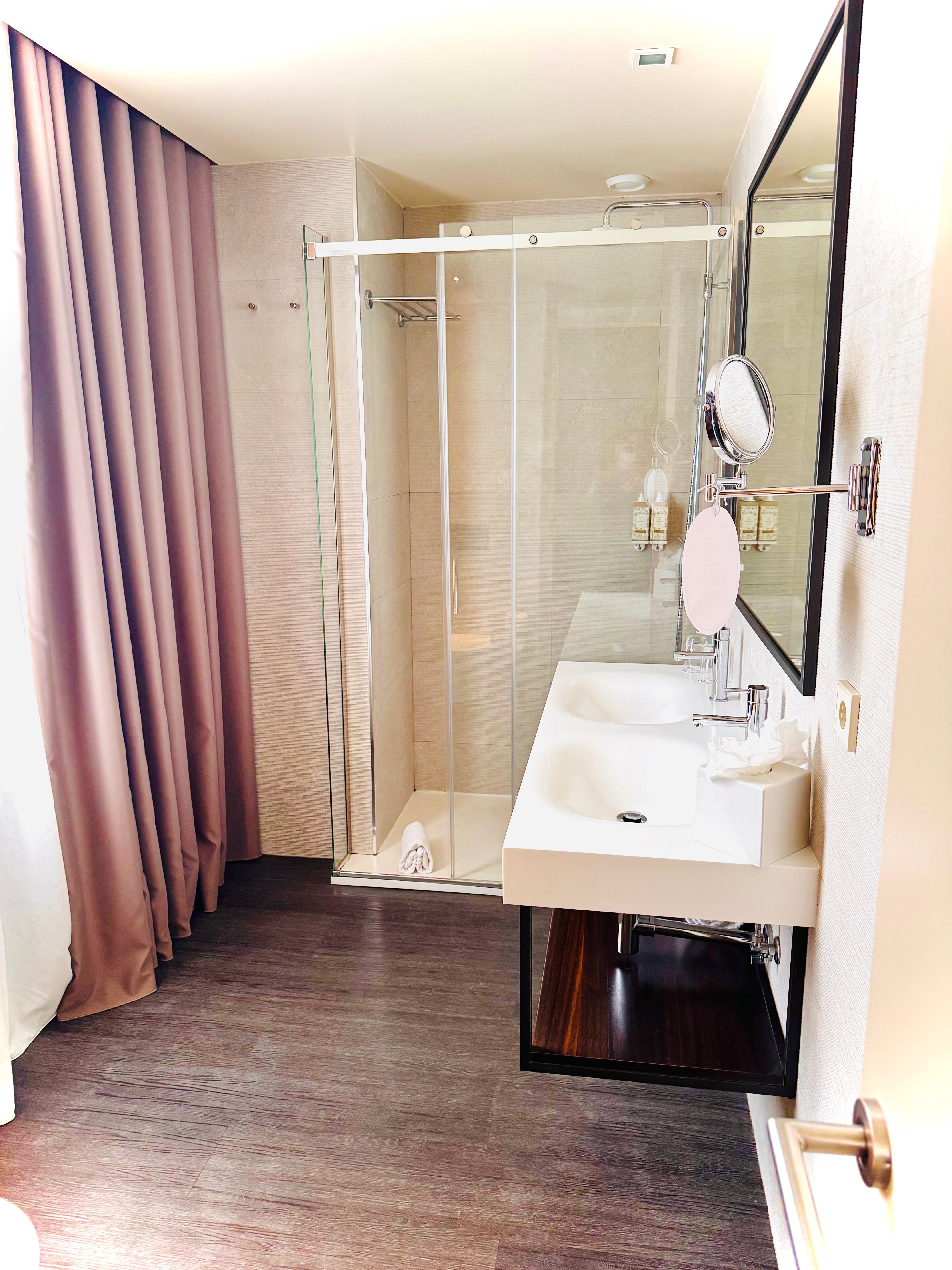 Bright & very clean bathroom