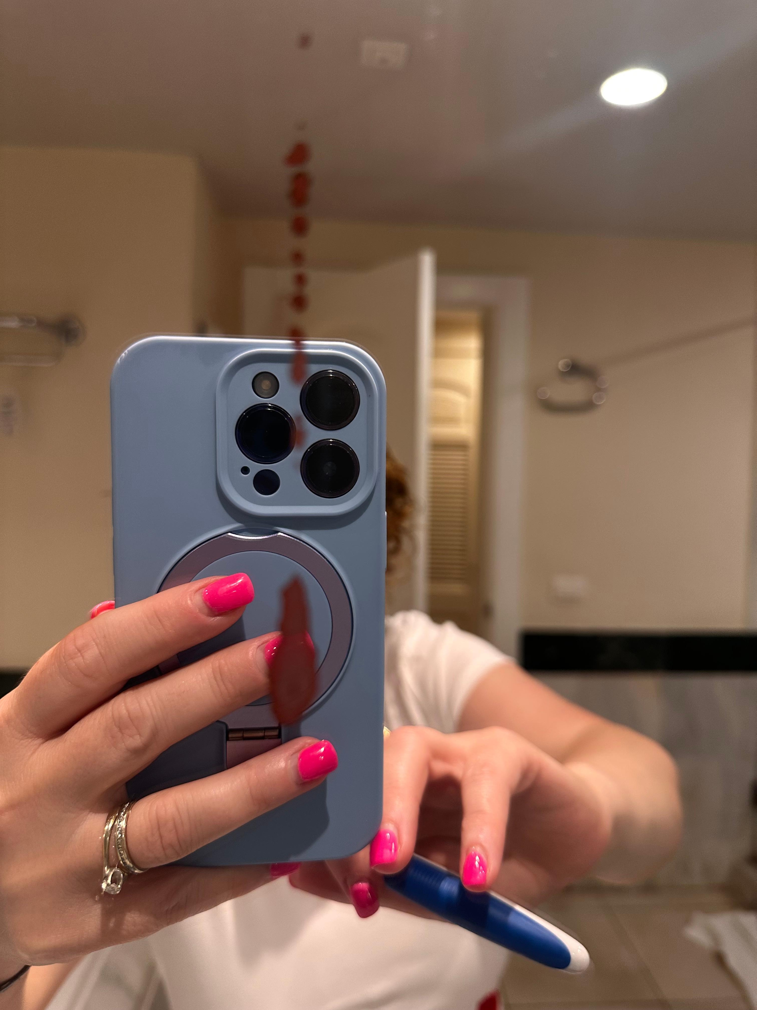 Bathroom mirror?? 5 stars?!? Really Expedia ?