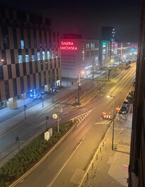 Utsikt från rummet mot köpcentrum.