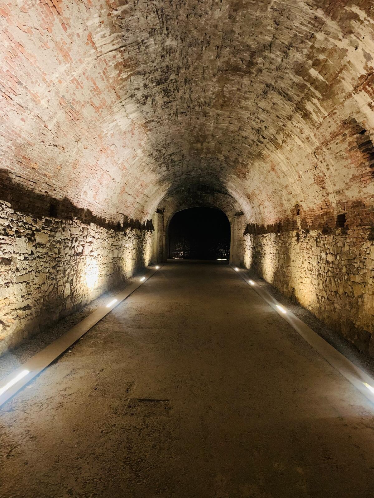 Lucca, durch die Stadtmauer