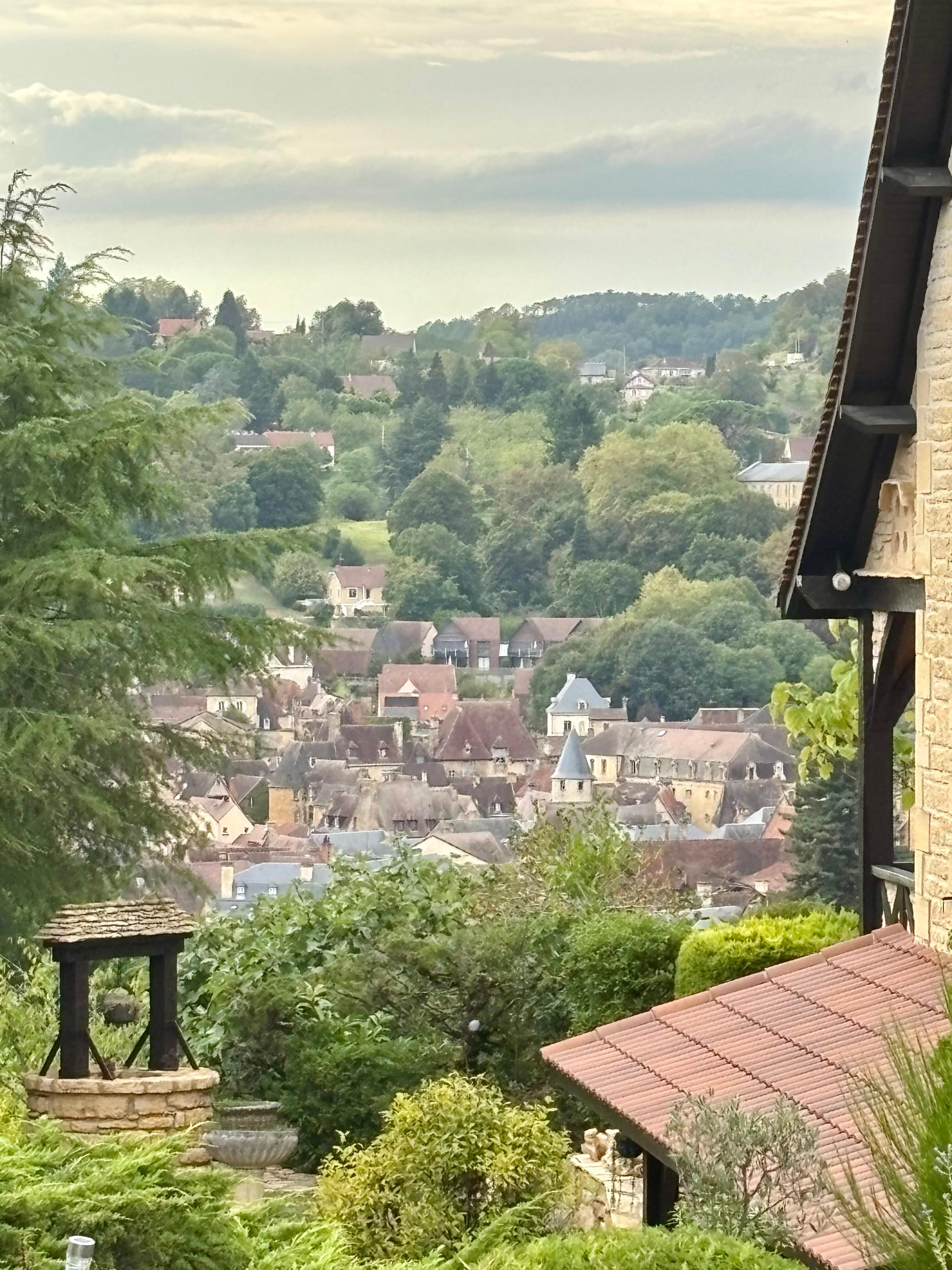 En zo kijk je dan vanaf de heuvel de stad in 👌