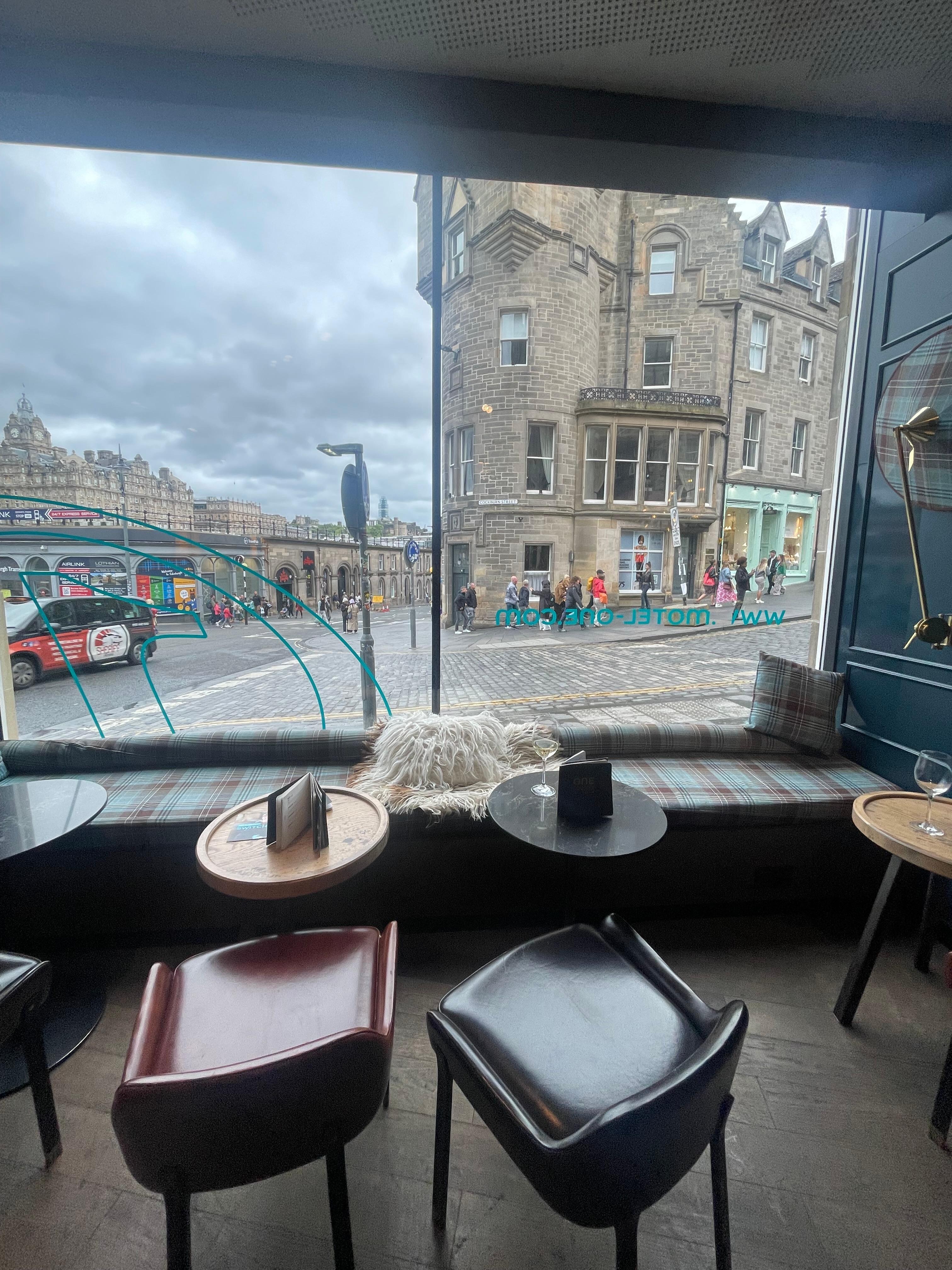 Excellent Location on the corner across from Bridge to Trains/Busses. Easy Short Walk to Royal and LOTS of shops and cafes around the Hotel too. 