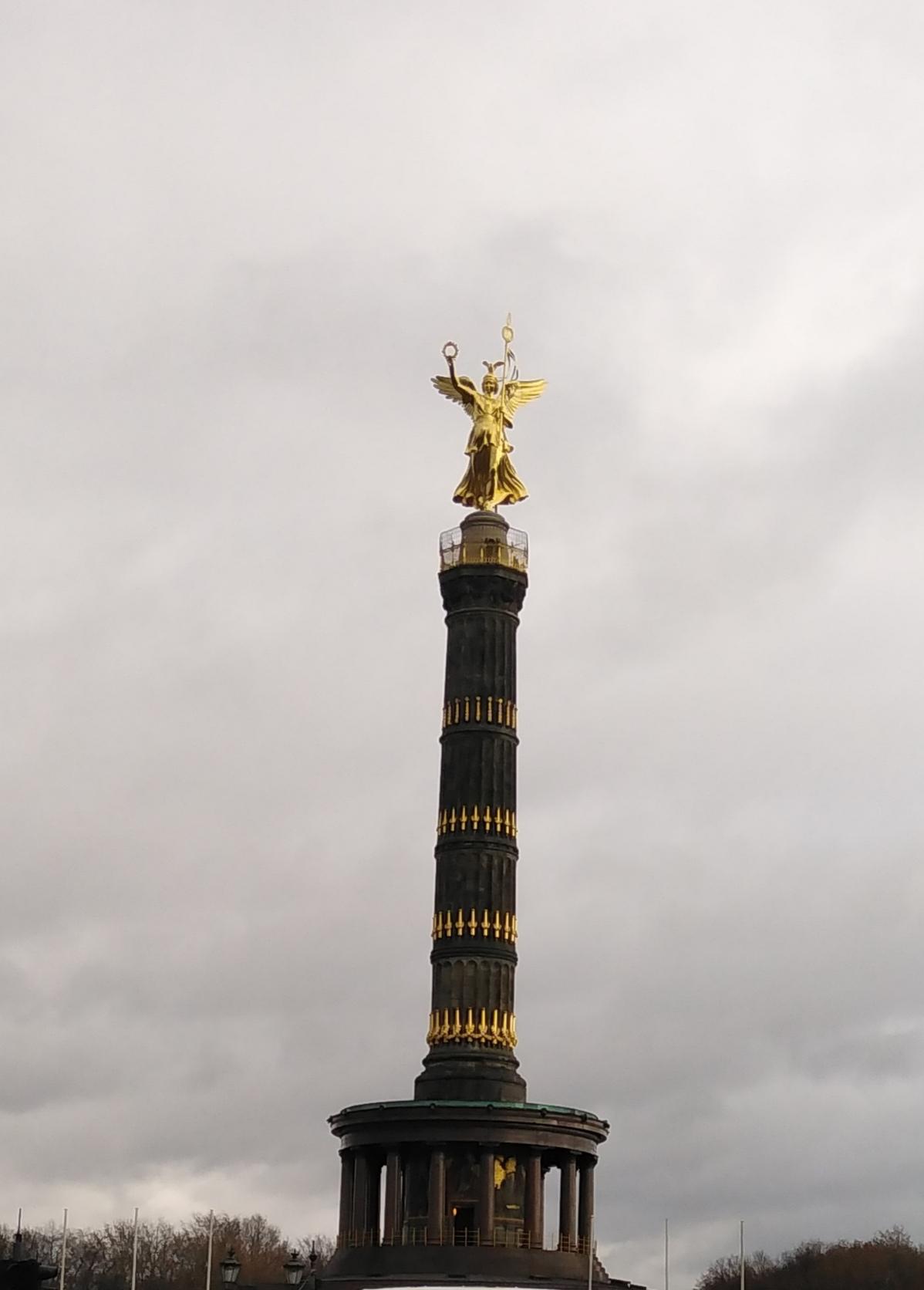 Siegessäule in ein paar Minuten mit dem Auto zu erreichen. 