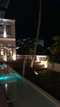 HĂŽtel extĂ©rieur (ceci nâest pas la piscine)