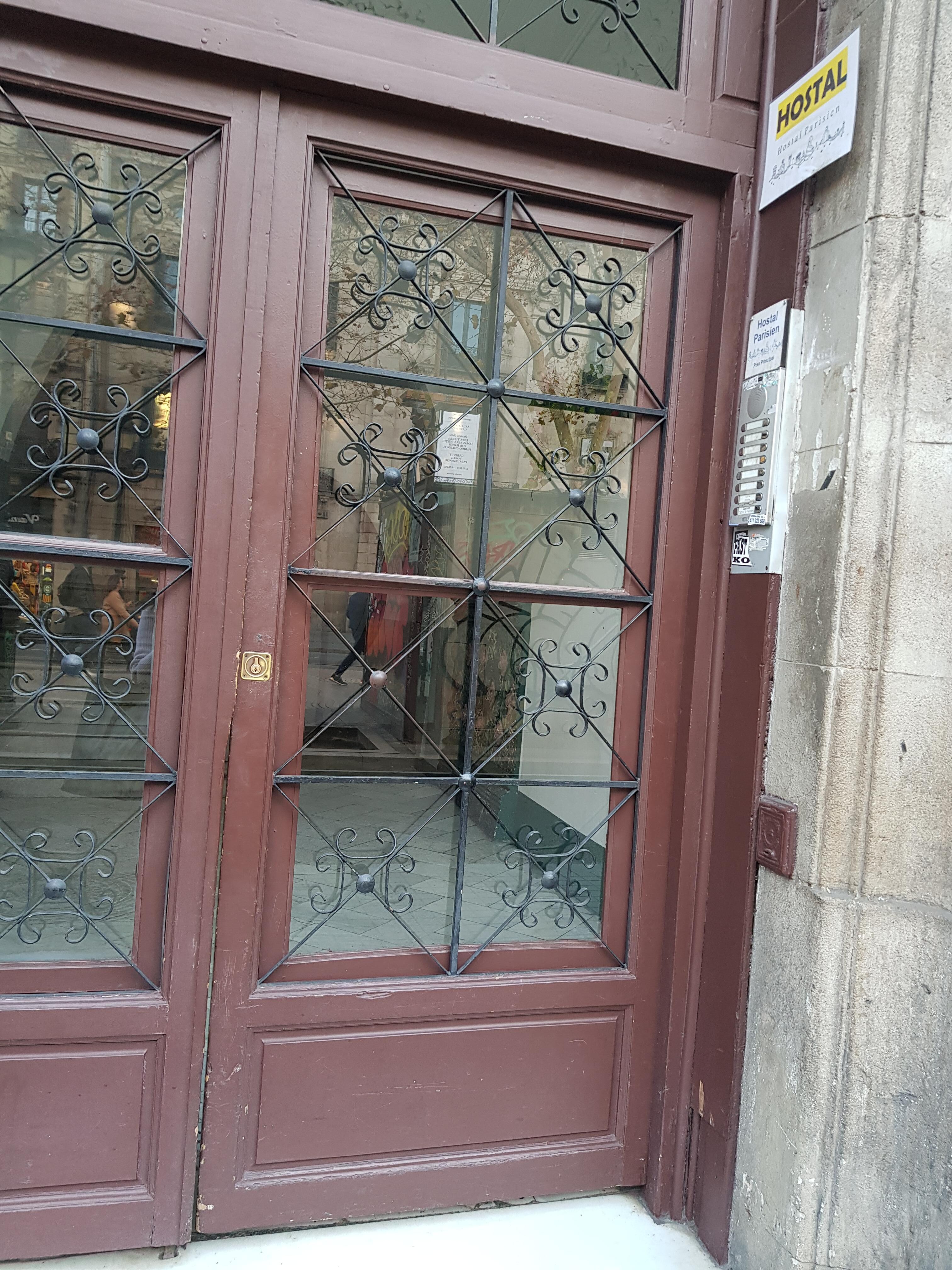 또는 입구 우측 호스탈 작은 표기 확인