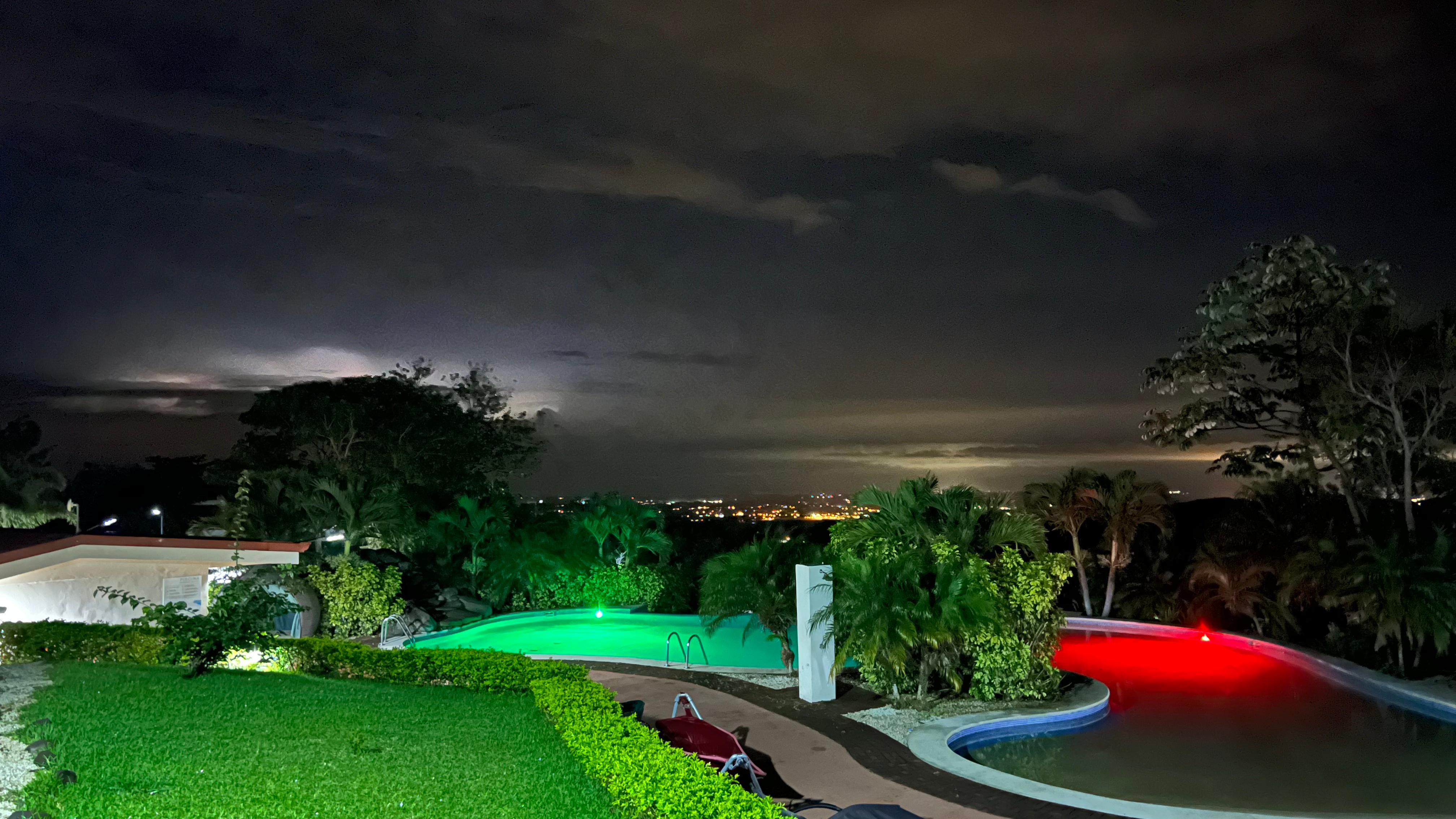 Noche con tormenta por el lado de Caldera 