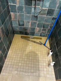Remontée d’eau à odeur fécale dans la douche