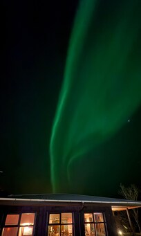 Aurora über dem Hotel