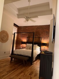 Back bedroom/queen bed