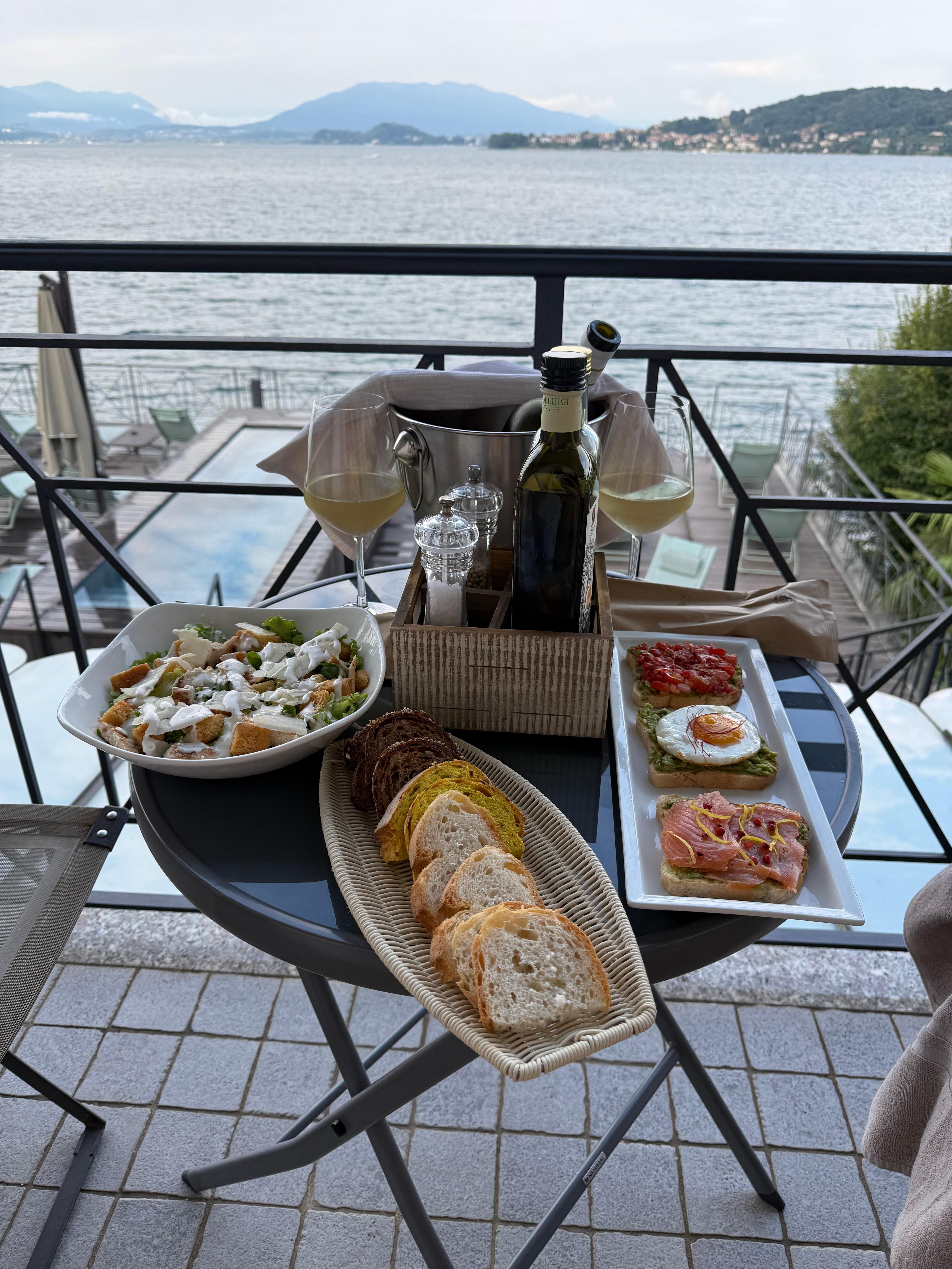 Vores aftensmad fra hotellets restaurant 